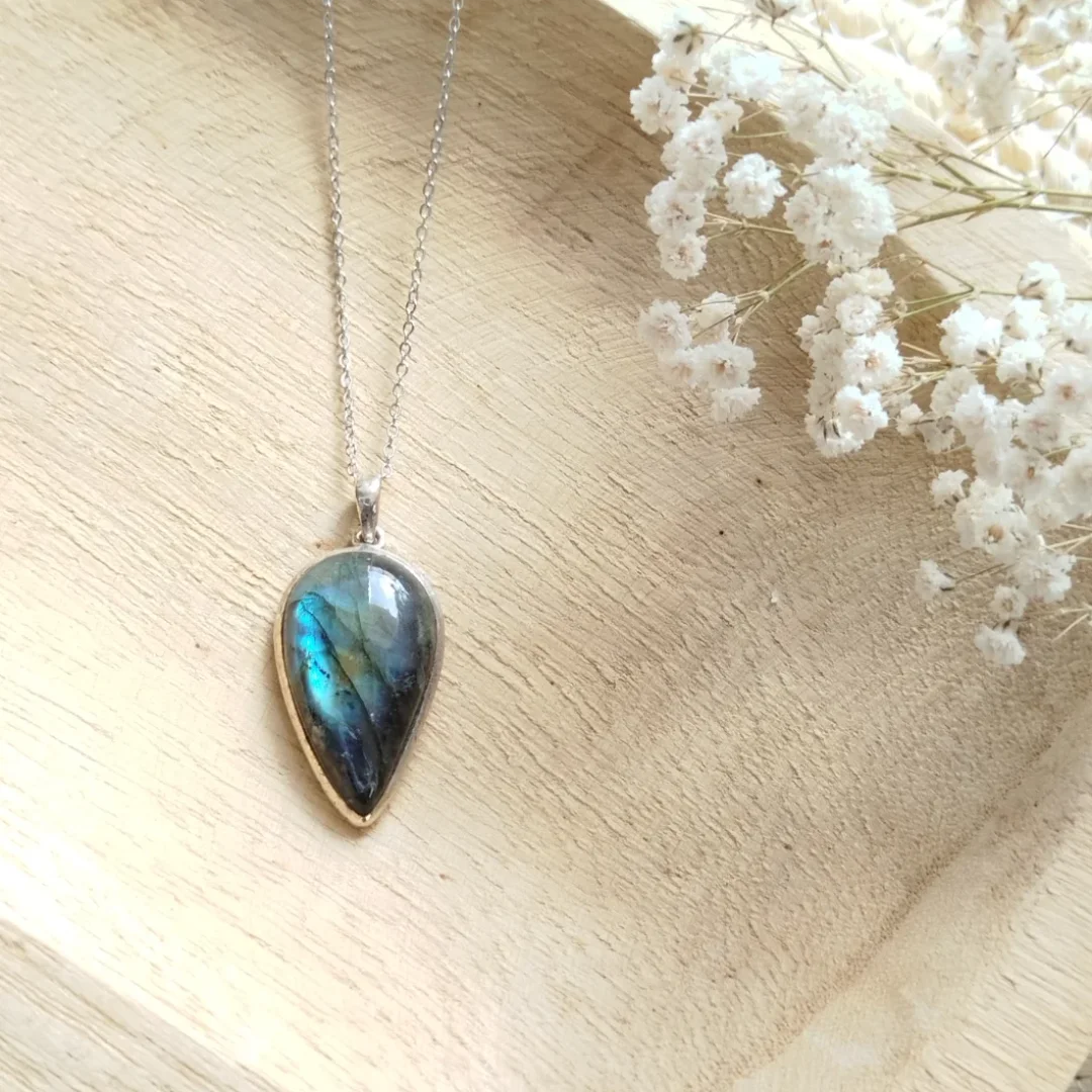 Collier Labradorite en Pierre Naturelle – Bijou de Protection